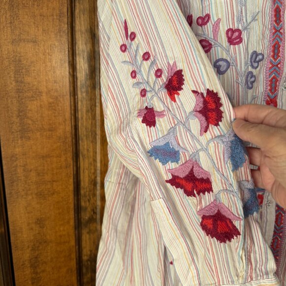 Johnny Was Workshop White w/Pinstripes & Embroidered Flowers Shirt 1X - Picture 8 of 14